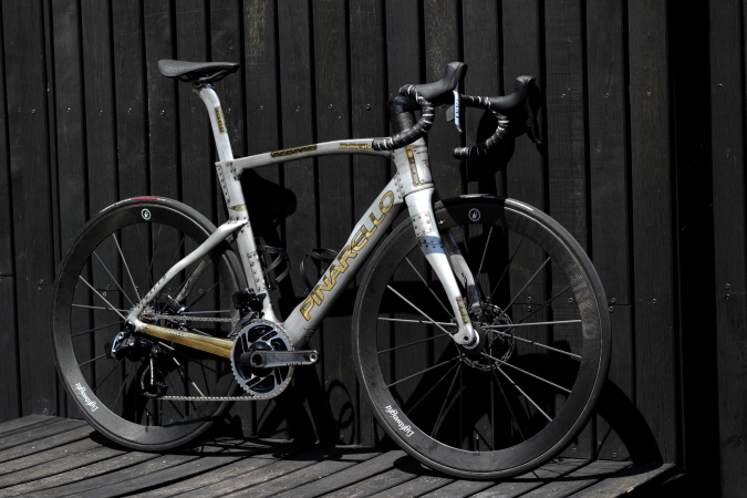 detail PINARELLO F12 SRAM RED AXS - LAK