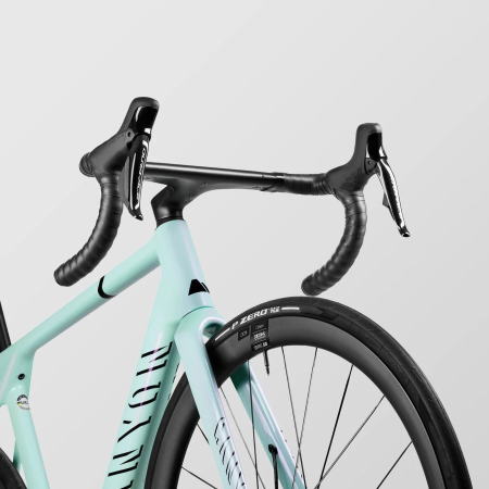 detail CANYON ULTIMATE CFR Di2 Funky Diamond SHOWROOM